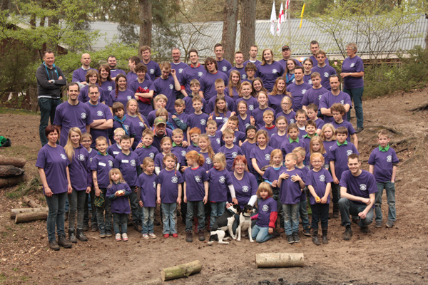 Groepsfoto Jubileumkamp Scouting Teylersgroep in Losser